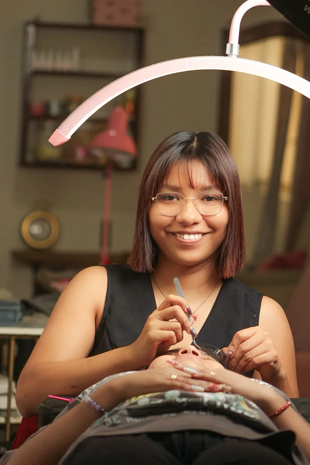Servicio de diseño y arreglo de cejas en Estética Rachelle Misantla