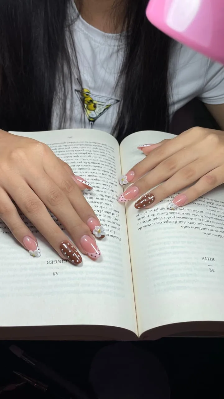Diseño de uñas realizado en Estética Rachelle en Misantla, muestra 1